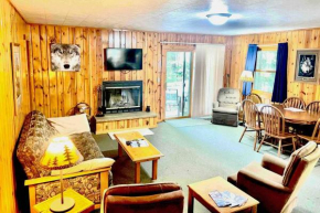 3BR Waterfront Cabin w/ Wi-Fi & Private Docks